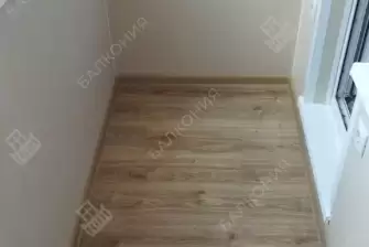 Остекление балкона с отделкой в многоквартирном доме