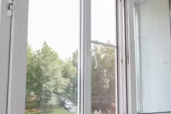 Двойная лоджия с ригелем и окном в подъезд