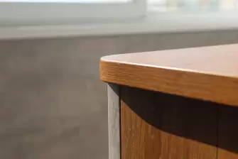 Отделка Г-образного балкона ламинатом с объединением с кухней