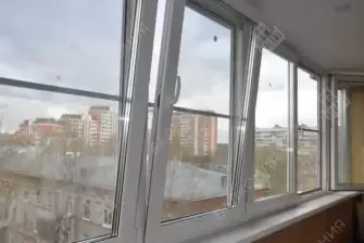 Остекление лоджии окнами с мультифункциональным стеклопакетом и отделка