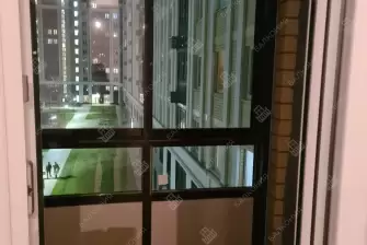 Панорамное остекление с тонировкой и отделка балкона