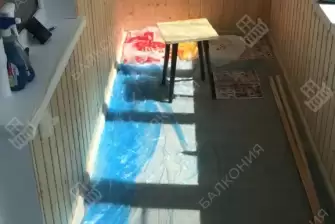 Отделка балкона профилем Рехау Grazio 70 под ключ с утеплением в многоквартирном доме