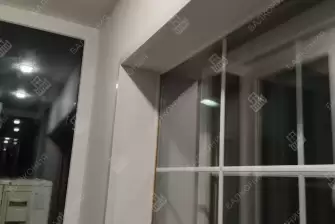 Панорамное остекление и отделка п-образного балкона с утеплением