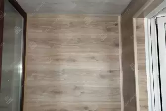 Отделка балкона под ключ в серии дома П-44 с холодным остеклением